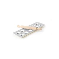 Forma ravioli, aluminiu, 12 forme, picioare antialunecare din cauciuc, sucitor din lemn inclus, diametru 39 mm Hendi, 114x335x22 mm